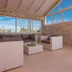 Two-bedroom In Appartement Vir