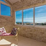 Two-bedroom In Appartement Vir