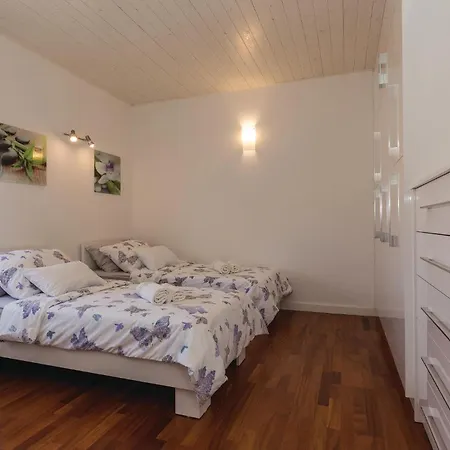 Two-bedroom In * Vir
