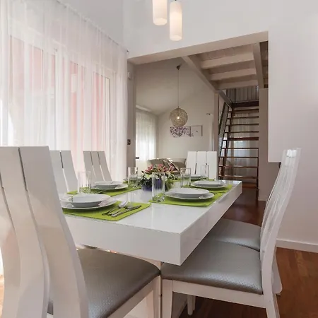 Beautiful In With House Sea View Apartment