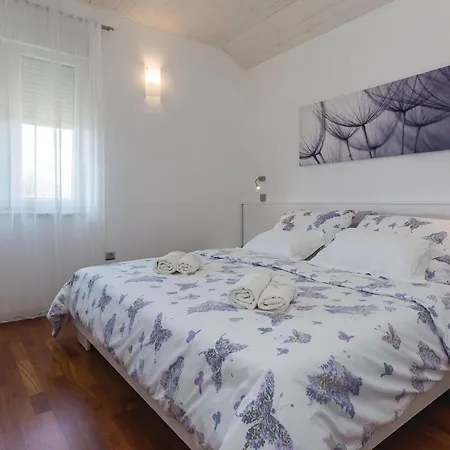 Apartment Beautiful In With House Sea View