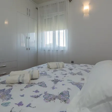 Beautiful In With House Sea View *