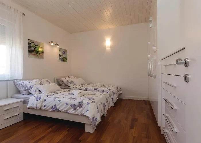 Two-bedroom In * Vir